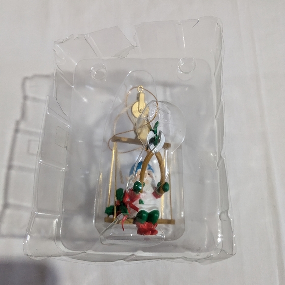 Christmas Charmers Santa Trimming the Mistletoe vtg 1991 Rennoc - Picture 9 of 11